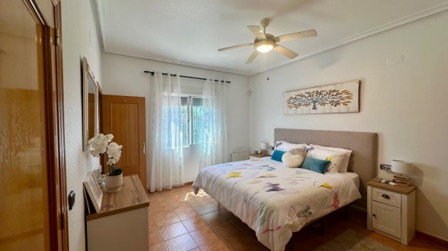 Resale - Villa -
Catral