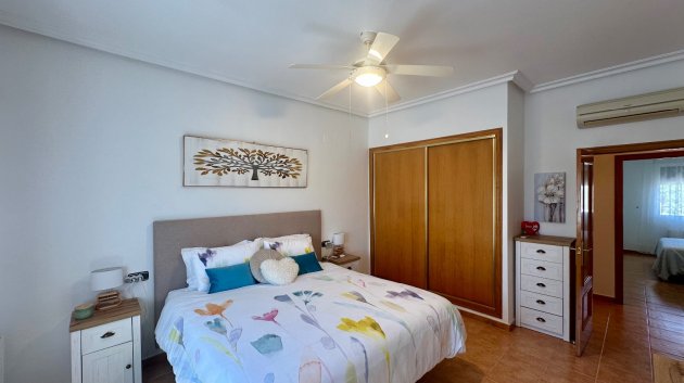 Resale - Villa -
Catral