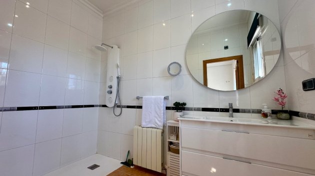 Resale - Villa -
Catral
