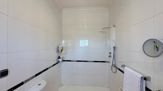 Resale - Villa -
Catral