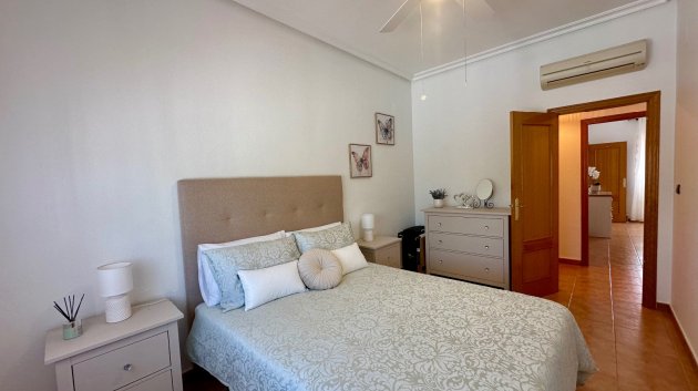 Resale - Villa -
Catral