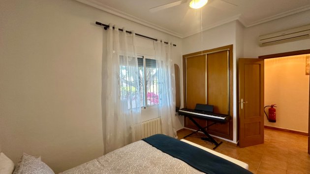 Resale - Villa -
Catral