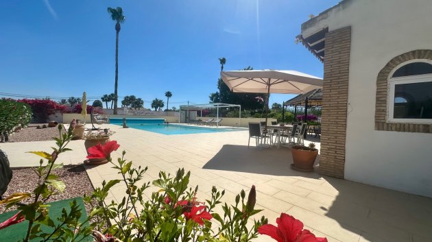Resale - Villa -
Catral