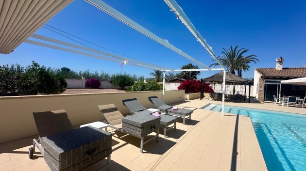 Resale - Villa -
Catral