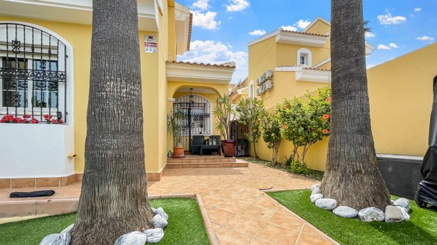 Resale - Villa -
Orihuela Costa - Los Dolses