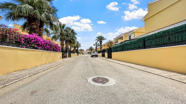 Resale - Villa -
Orihuela Costa - Los Dolses