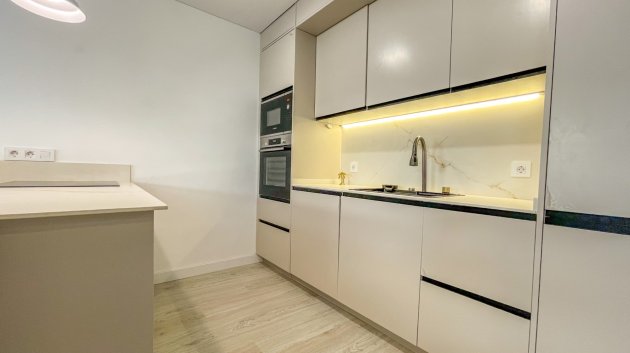 Resale - Apartments -
Torrevieja - Playa Los Naufragos