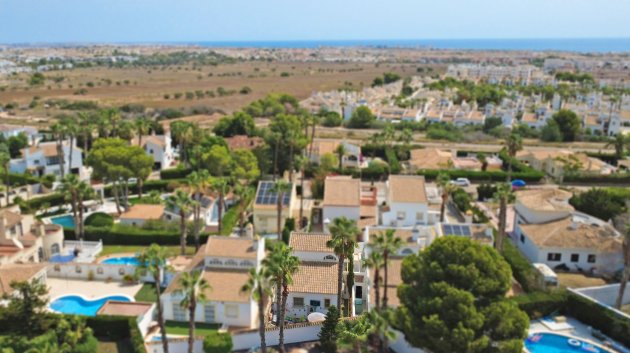 Resale - Villa -
Orihuela Costa - Villamartín
