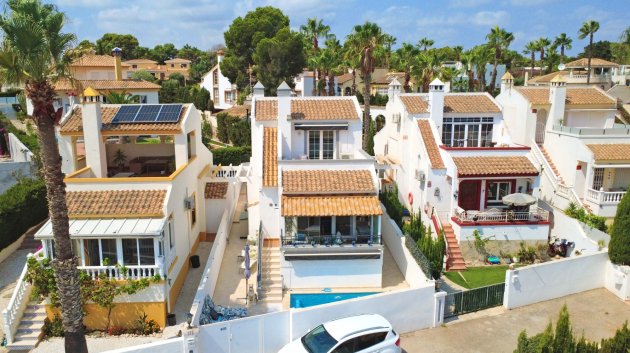 Resale - Villa -
Orihuela Costa - Villamartín