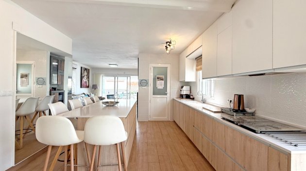 Resale - Villa -
Orihuela Costa - Villamartín
