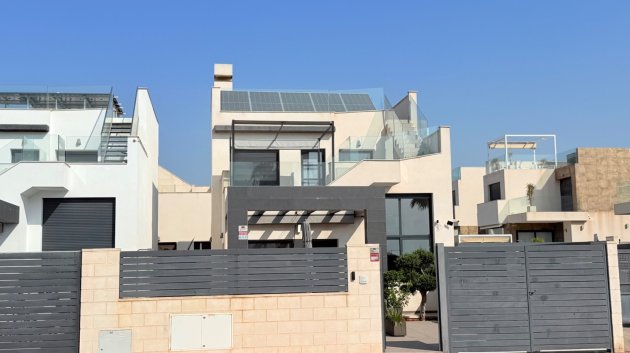 Resale - Villa -
Ciudad Quesada - Pueblo Bravo