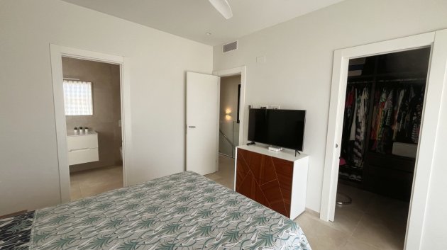 Resale - Villa -
Los Montesinos - La Herrada