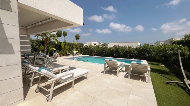 Resale - Villa -
Los Montesinos - La Herrada
