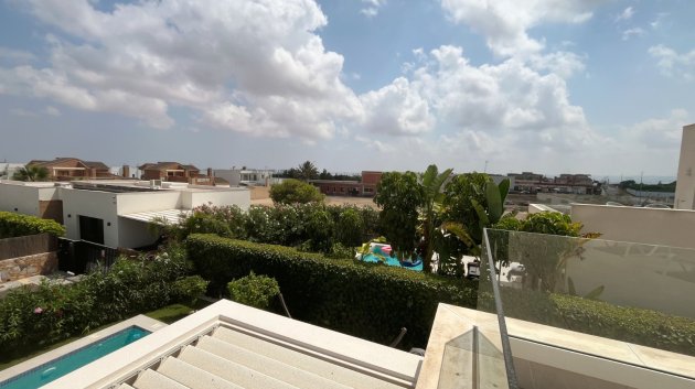 Resale - Villa -
Los Montesinos - La Herrada