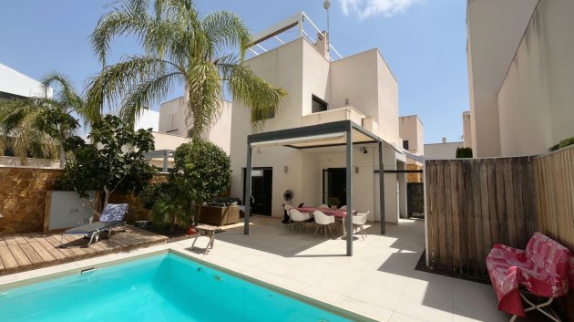 Resale - Villa -
Ciudad Quesada - Pueblo Bravo