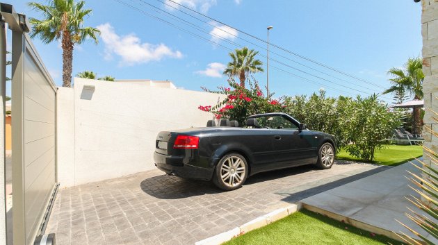 Resale - Villa -
Orihuela Costa - Lomas De Cabo Roig