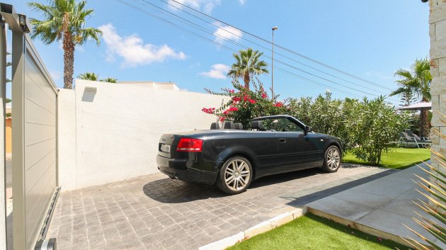 Resale - Villa -
Orihuela Costa - Lomas De Cabo Roig