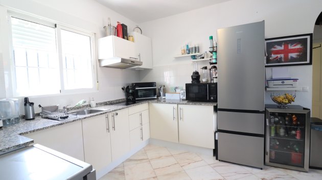 Resale - Villa -
Orihuela Costa - Villamartín