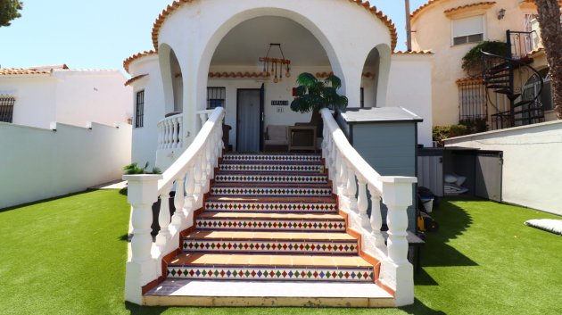 Resale - Villa -
Orihuela Costa - Villamartín