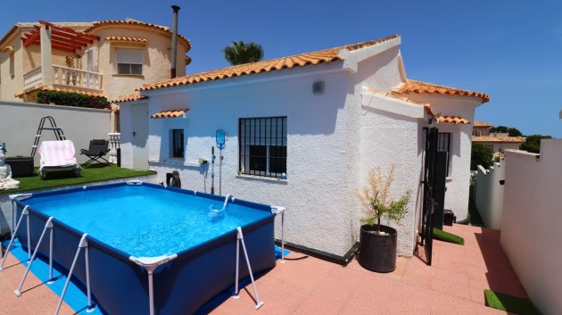Resale - Villa -
Orihuela Costa - Villamartín