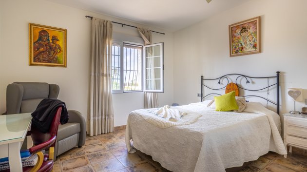 Resale - Villa -
Elche - La Hoya