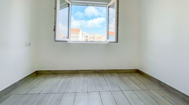 Reventa - Apartamentos -
Torrevieja