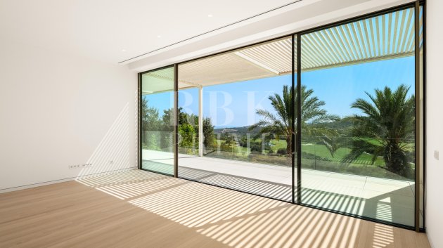 Resale - Villa -
Malaga - Casares