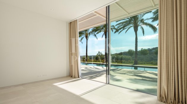 Resale - Villa -
Malaga - Casares
