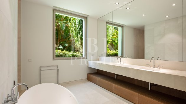 Resale - Villa -
Malaga - Casares