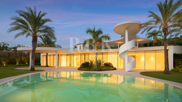 Resale - Villa -
Malaga - Casares