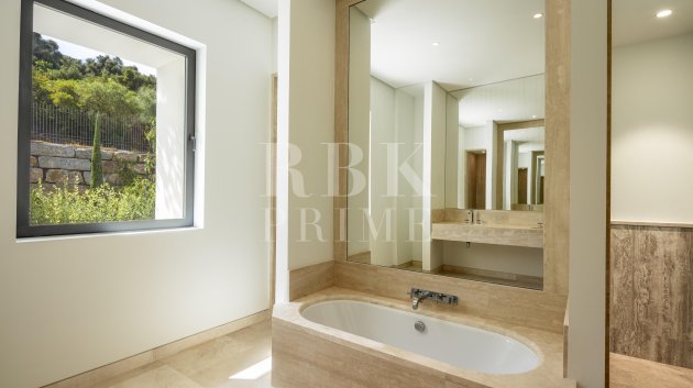 Resale - Villa -
Malaga - Casares