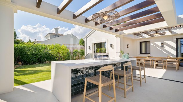 Resale - Villa -
Malaga - Nueva Andalucía