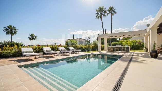 Resale - Villa -
Malaga - Nueva Andalucía