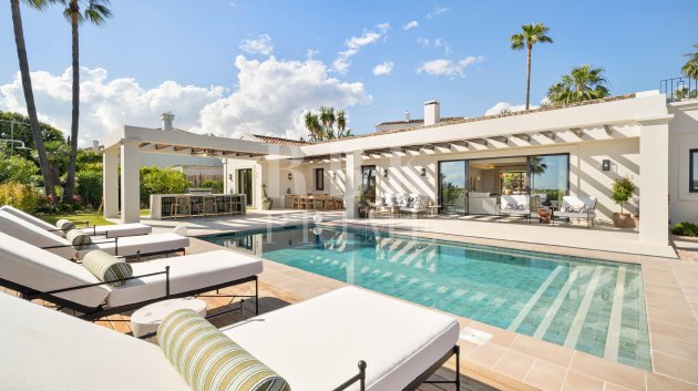 Resale - Villa -
Malaga - Nueva Andalucía