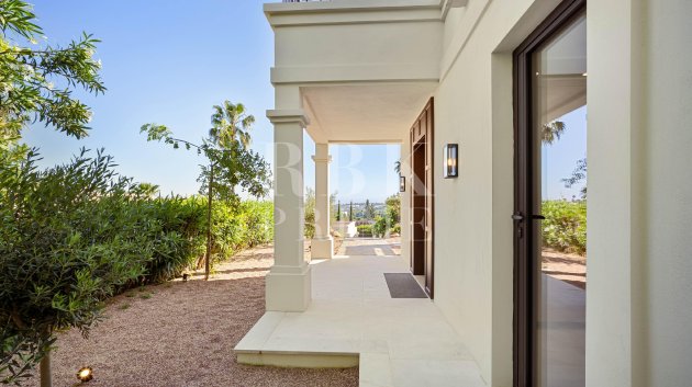 Resale - Villa -
Malaga - Nueva Andalucía
