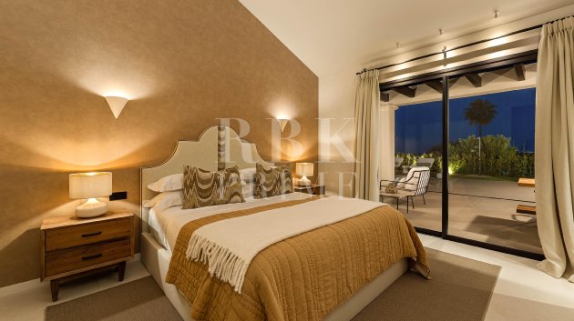 Resale - Villa -
Malaga - Nueva Andalucía