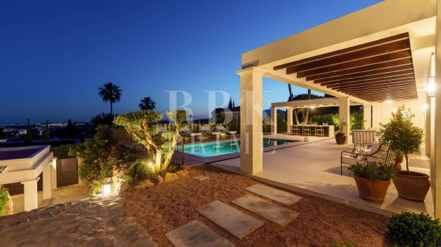 Resale - Villa -
Malaga - Nueva Andalucía