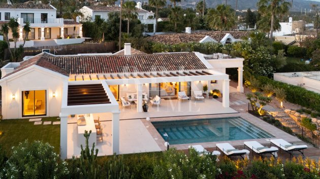 Resale - Villa -
Malaga - Nueva Andalucía