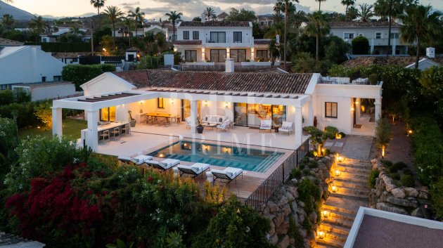 Resale - Villa -
Malaga - Nueva Andalucía