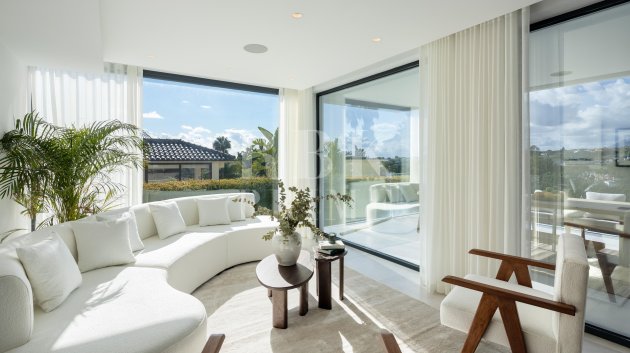 Resale - Villa -
Malaga - Nueva Andalucía