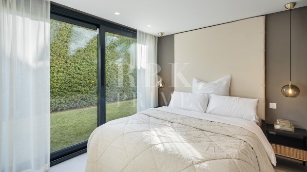 Resale - Villa -
Malaga - Nueva Andalucía