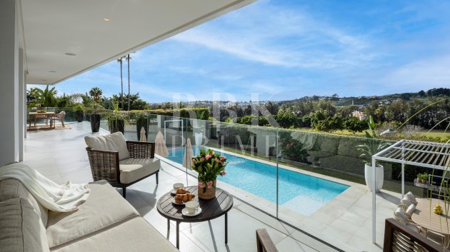 Resale - Villa -
Malaga - Nueva Andalucía