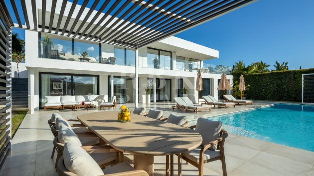 Resale - Villa -
Malaga - Nueva Andalucía