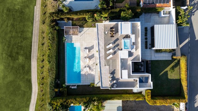 Resale - Villa -
Malaga - Nueva Andalucía