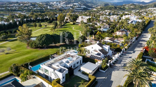 Resale - Villa -
Malaga - Nueva Andalucía