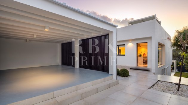 Resale - Villa -
Malaga - Nueva Andalucía