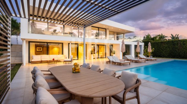 Resale - Villa -
Malaga - Nueva Andalucía