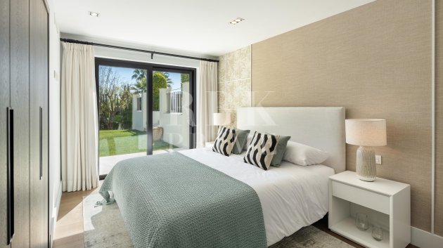 Resale - Villa -
Malaga - Nueva Andalucía