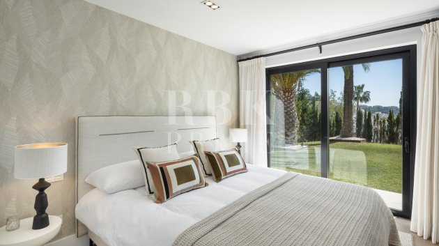 Resale - Villa -
Malaga - Nueva Andalucía