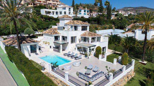 Resale - Villa -
Malaga - Nueva Andalucía